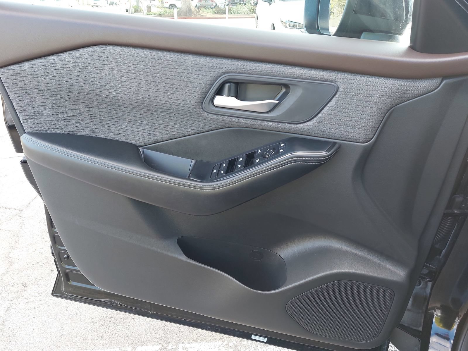 Used 2023 Nissan Rogue SV FWD image 25