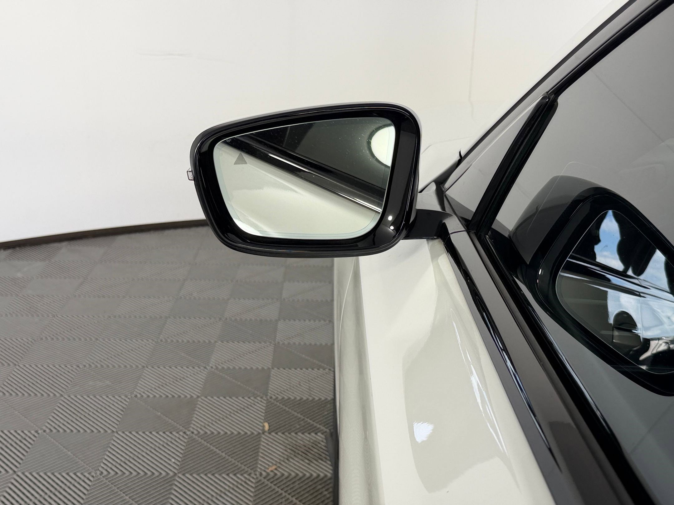 Used 2019 BMW 750i w/ Executive Package image 22