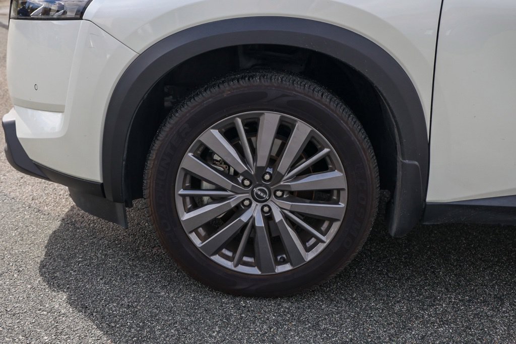 Used 2024 Nissan Pathfinder SL w/ SL Premium Package FWD image 12