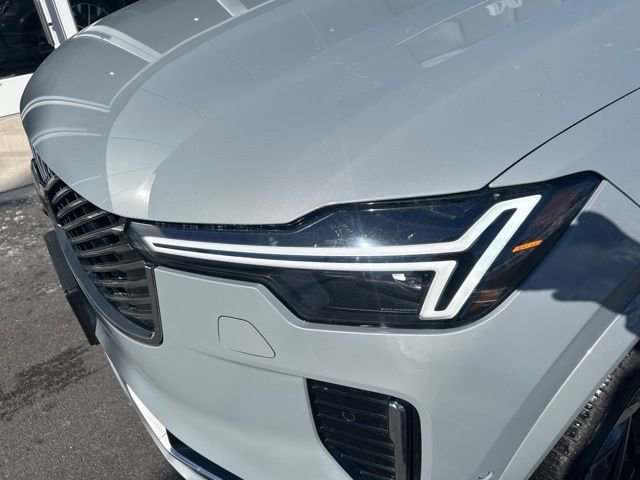 Certified 2025 Volvo XC90 B6 Plus image 8