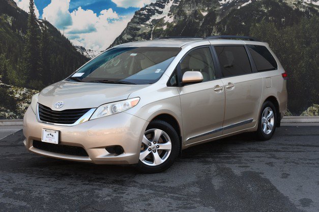 Used 2014 Toyota Sienna LE FWD image 6