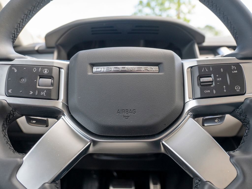 New 2025 Land Rover Discovery Dynamic SE image 14