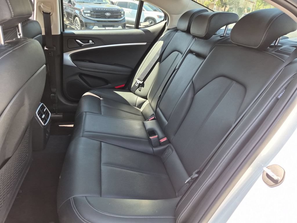 Used 2025 Genesis G70 2.5T RWD image 28