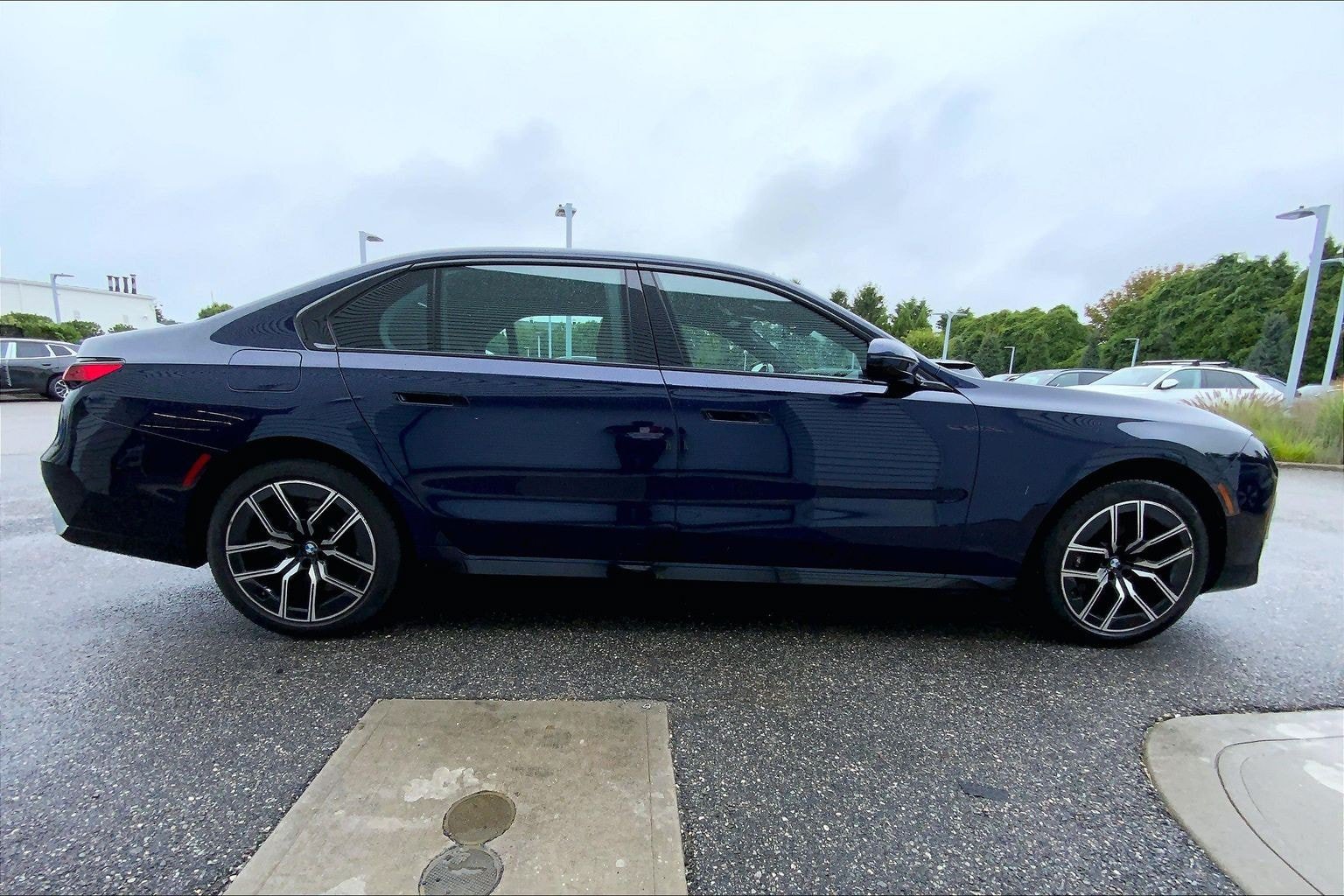 Used 2023 BMW 760i xDrive w/ Luxury Rear Seating Package AWD/4WD image 8