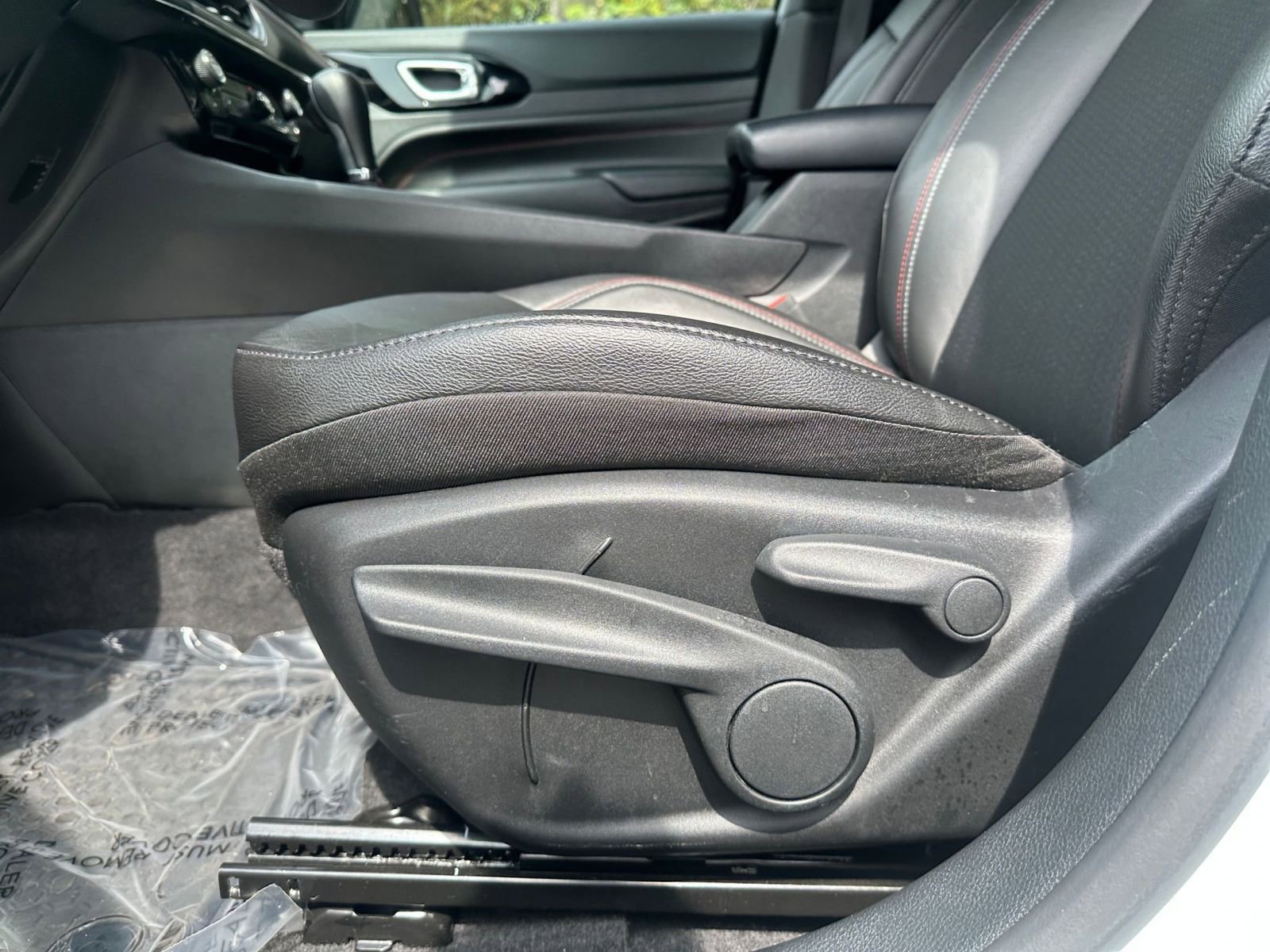 Used 2025 Jeep Compass Trailhawk image 23