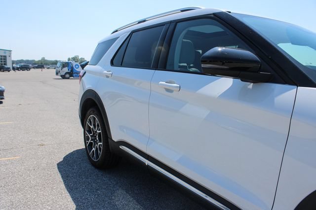 Used 2025 Ford Explorer Platinum w/ Ultimate Package AWD/4WD image 48
