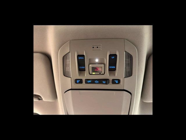 Used 2021 Toyota Highlander XLE AWD/4WD image 27
