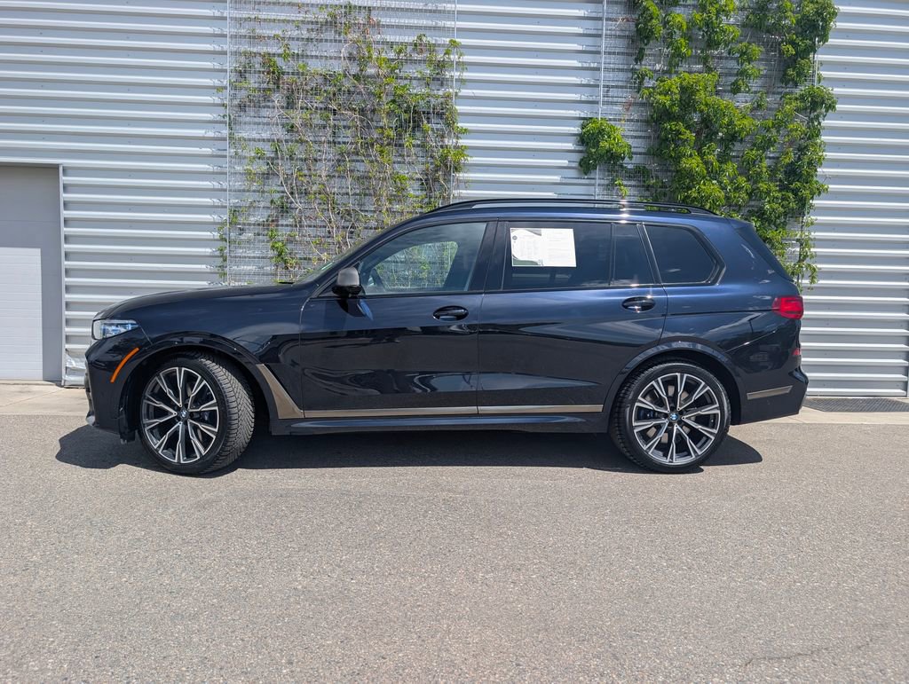 Used 2022 BMW X7 M50i w/ Dynamic Handling Package AWD/4WD image 2