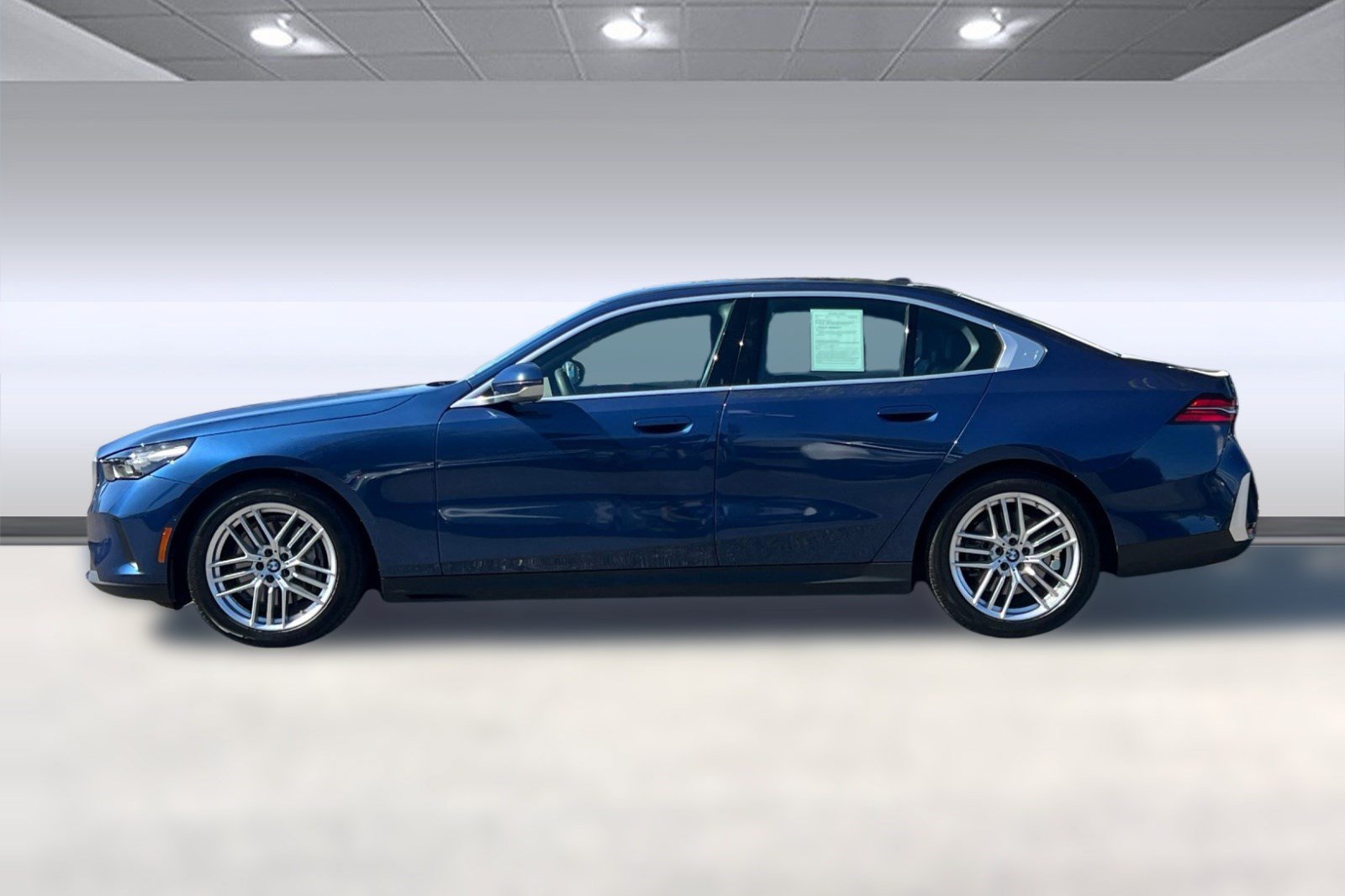 Used 2024 BMW 540i xDrive w/ Convenience Package AWD/4WD image 2