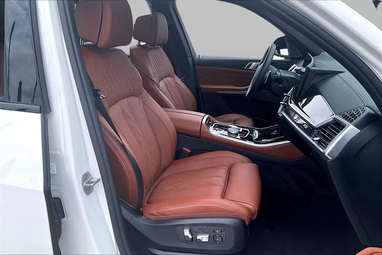 Used 2026 BMW X5 sDrive40i w/ M Sport Package RWD image 8