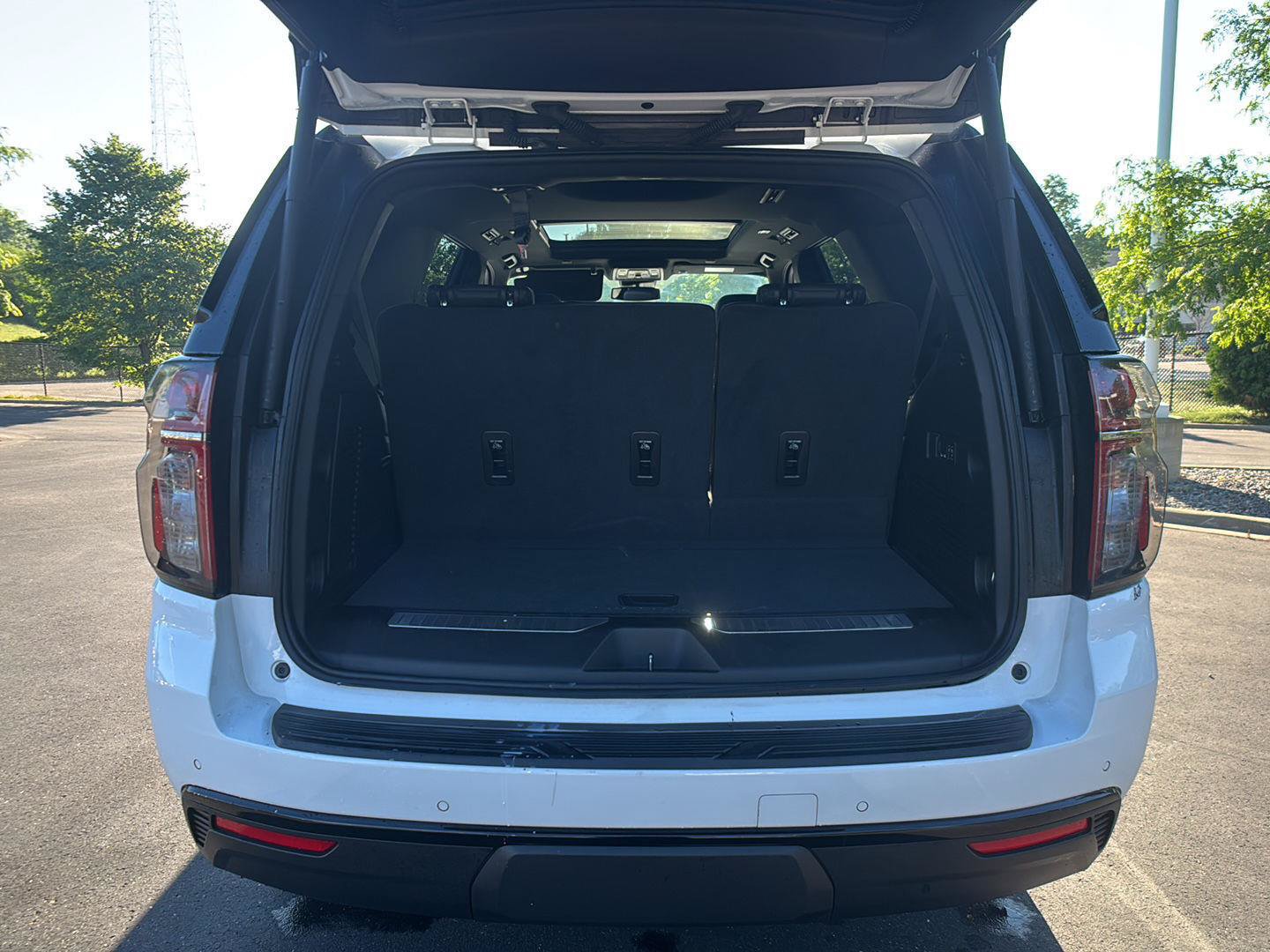 Used 2023 Chevrolet Tahoe Z71 w/ Luxury Package AWD/4WD image 12