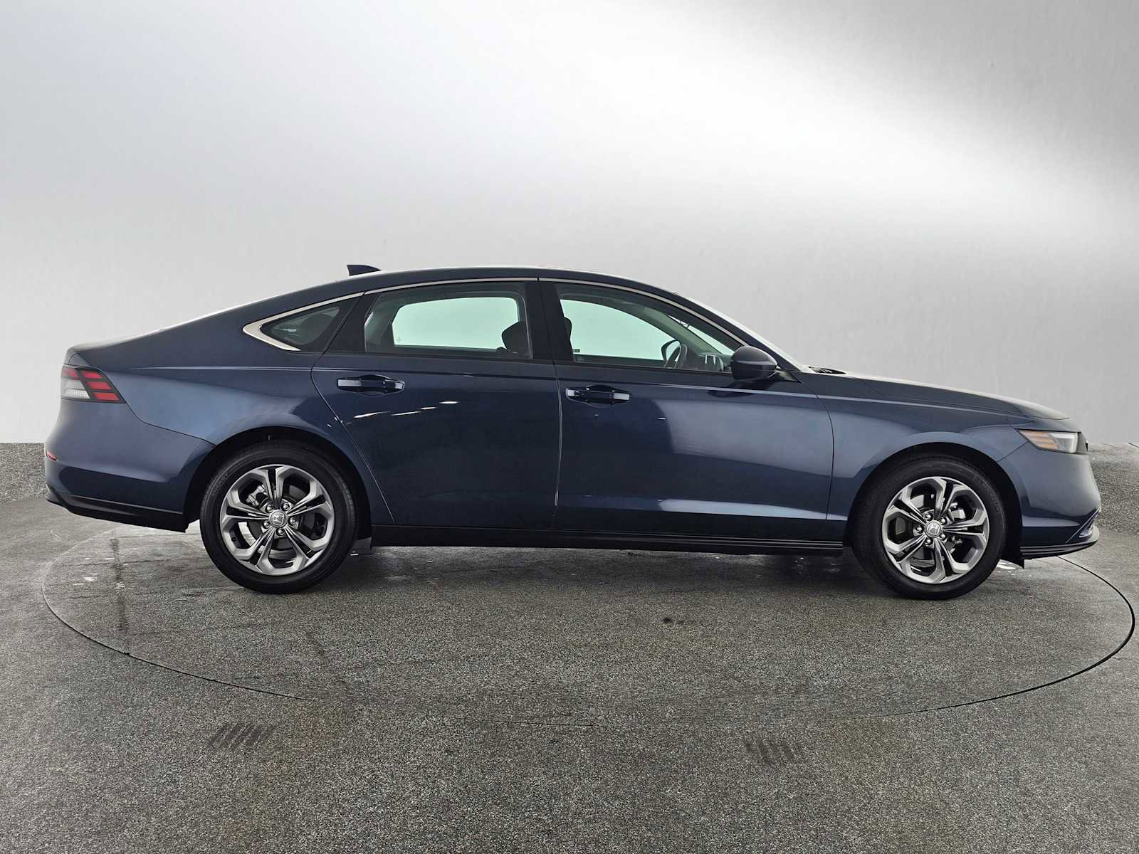 Used 2024 Honda Accord EX image 2