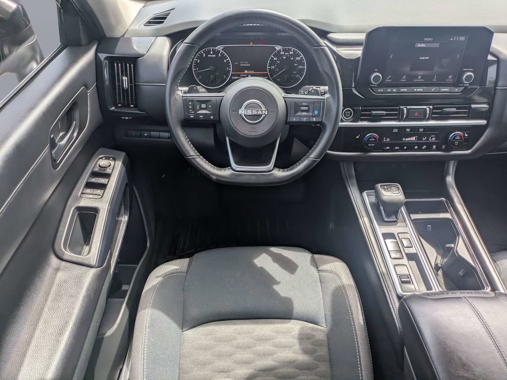 Used 2024 Nissan Pathfinder SV FWD image 16