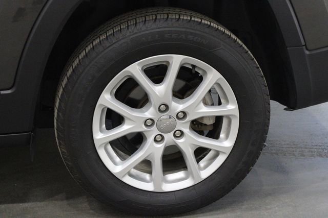 Used 2017 Jeep Cherokee Latitude w/ Comfort/Convenience Group image 43