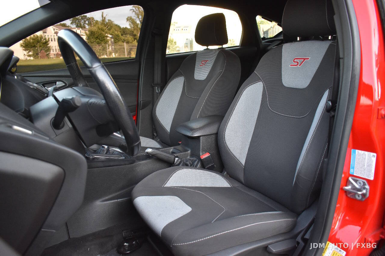 Used 2017 Ford Focus ST FWD image 12