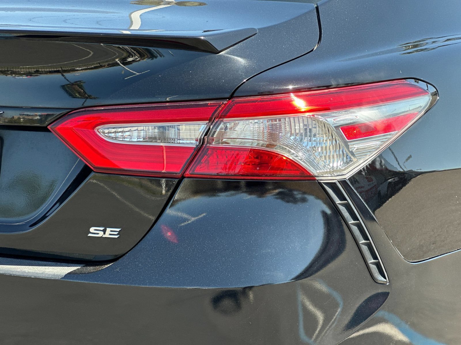 Used 2019 Toyota Camry SE FWD image 22