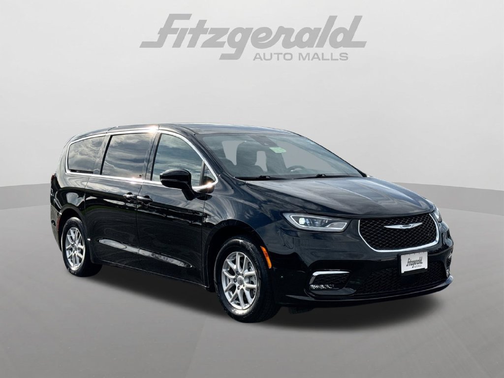 Used 2024 Chrysler Pacifica Touring