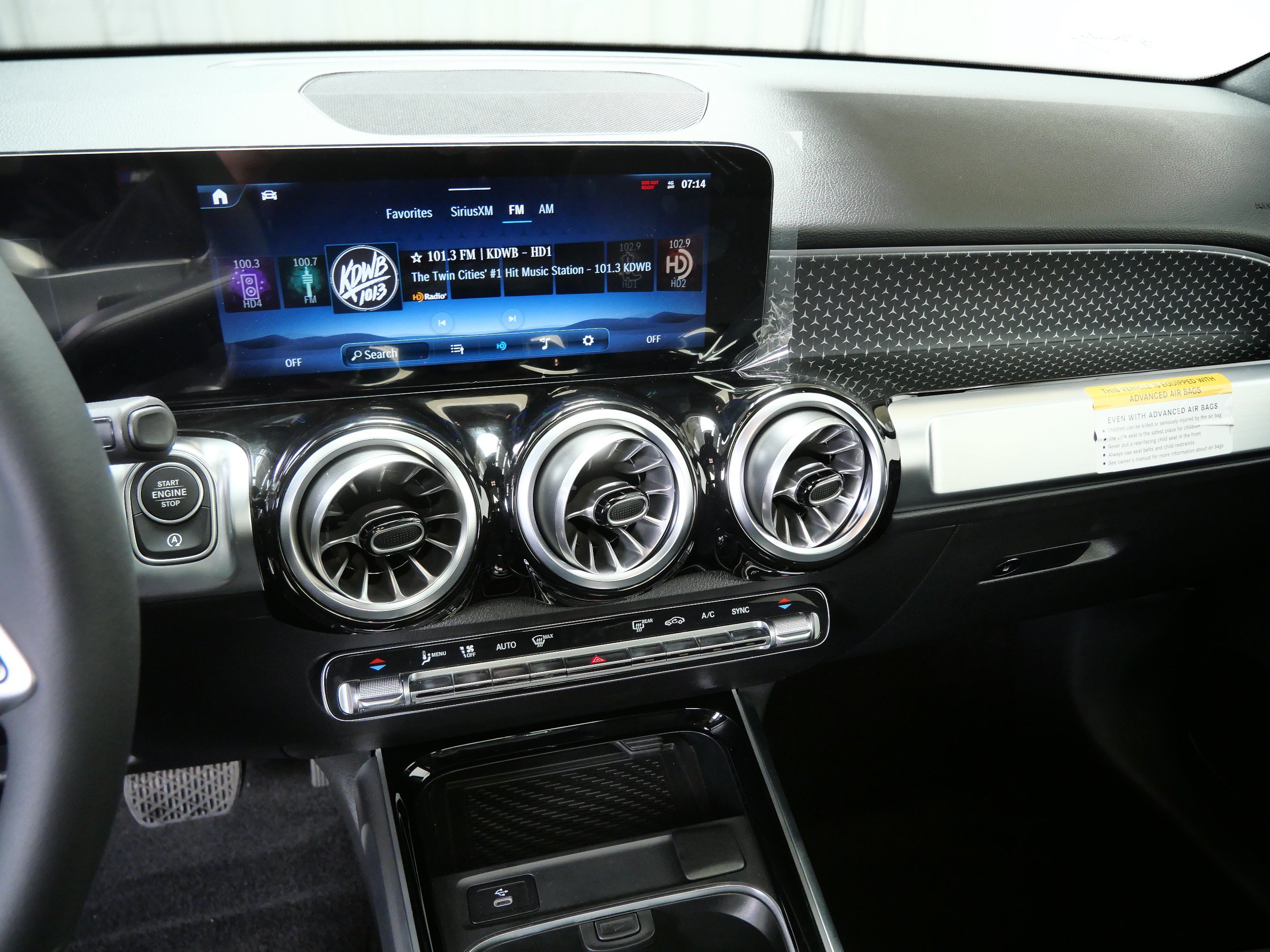 New 2026 Mercedes-Benz GLB 250 4MATIC image 10