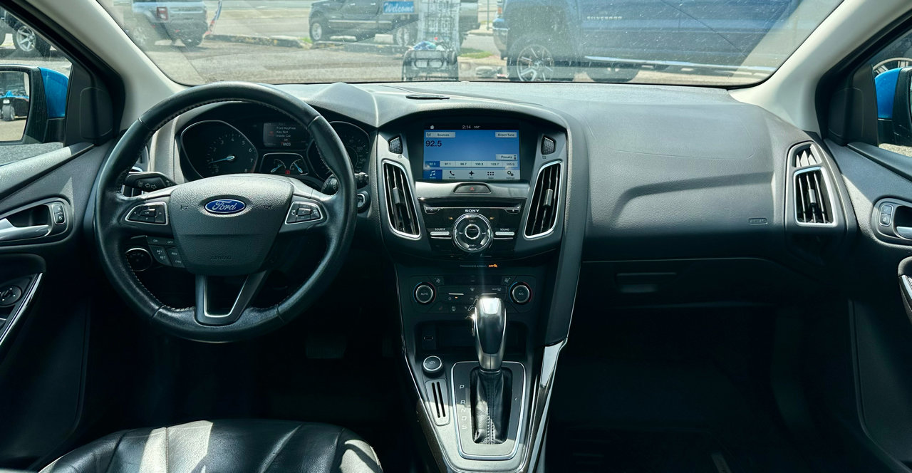 Used 2016 Ford Focus Titanium w/ Titanium Technology Package image 2