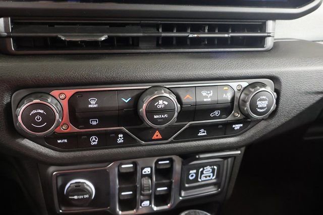 Used 2025 Jeep Wrangler Sport image 17