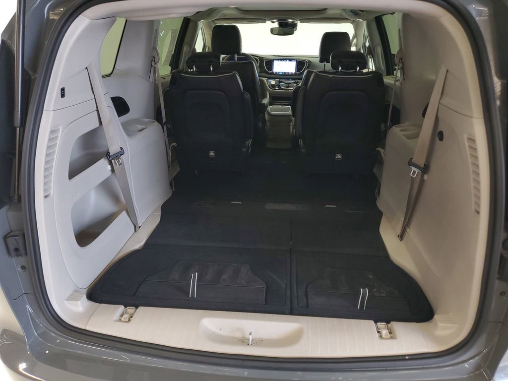 Used 2023 Chrysler Pacifica Limited FWD image 26
