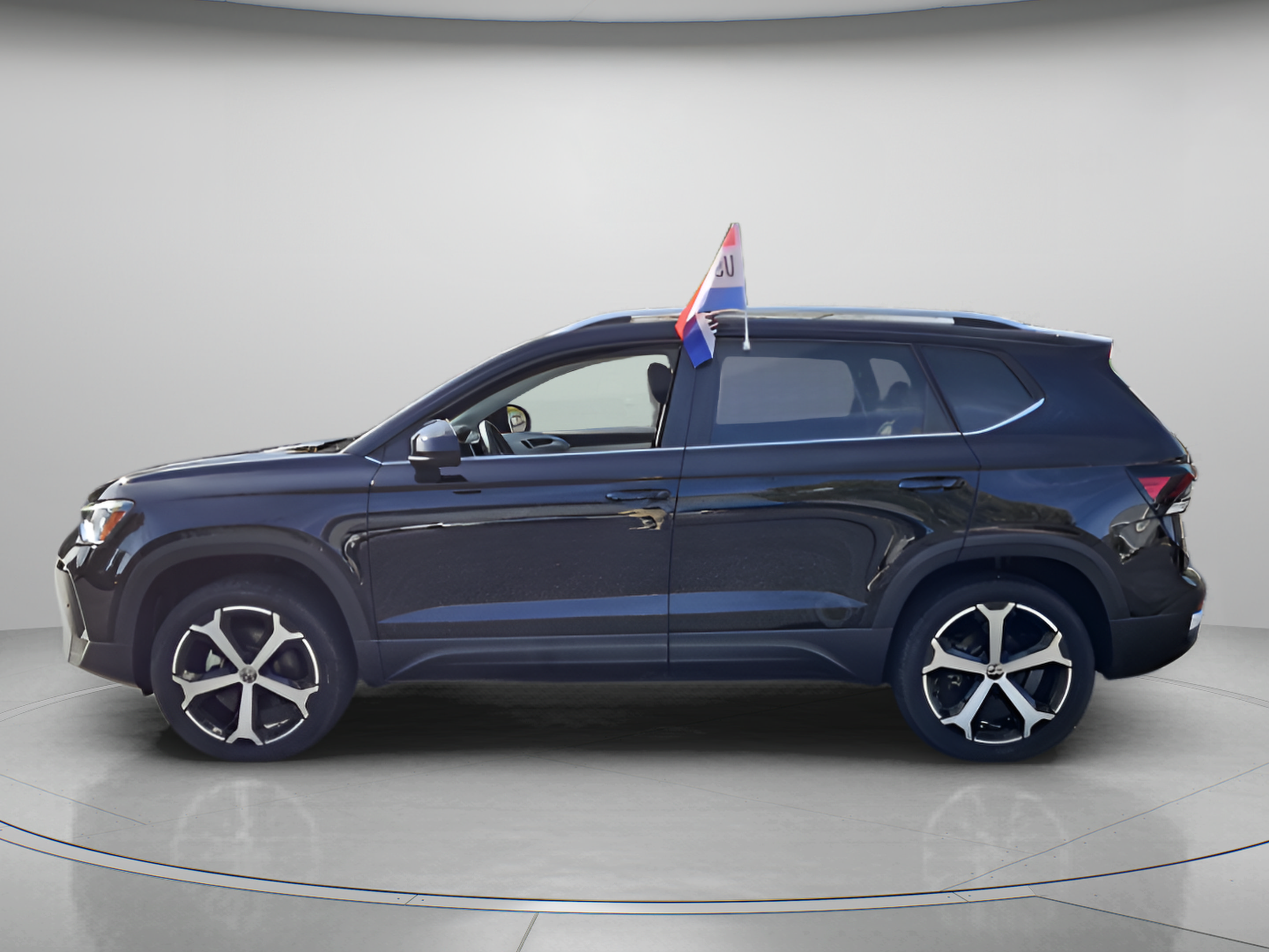 Used 2025 Volkswagen Taos SEL AWD/4WD image 2