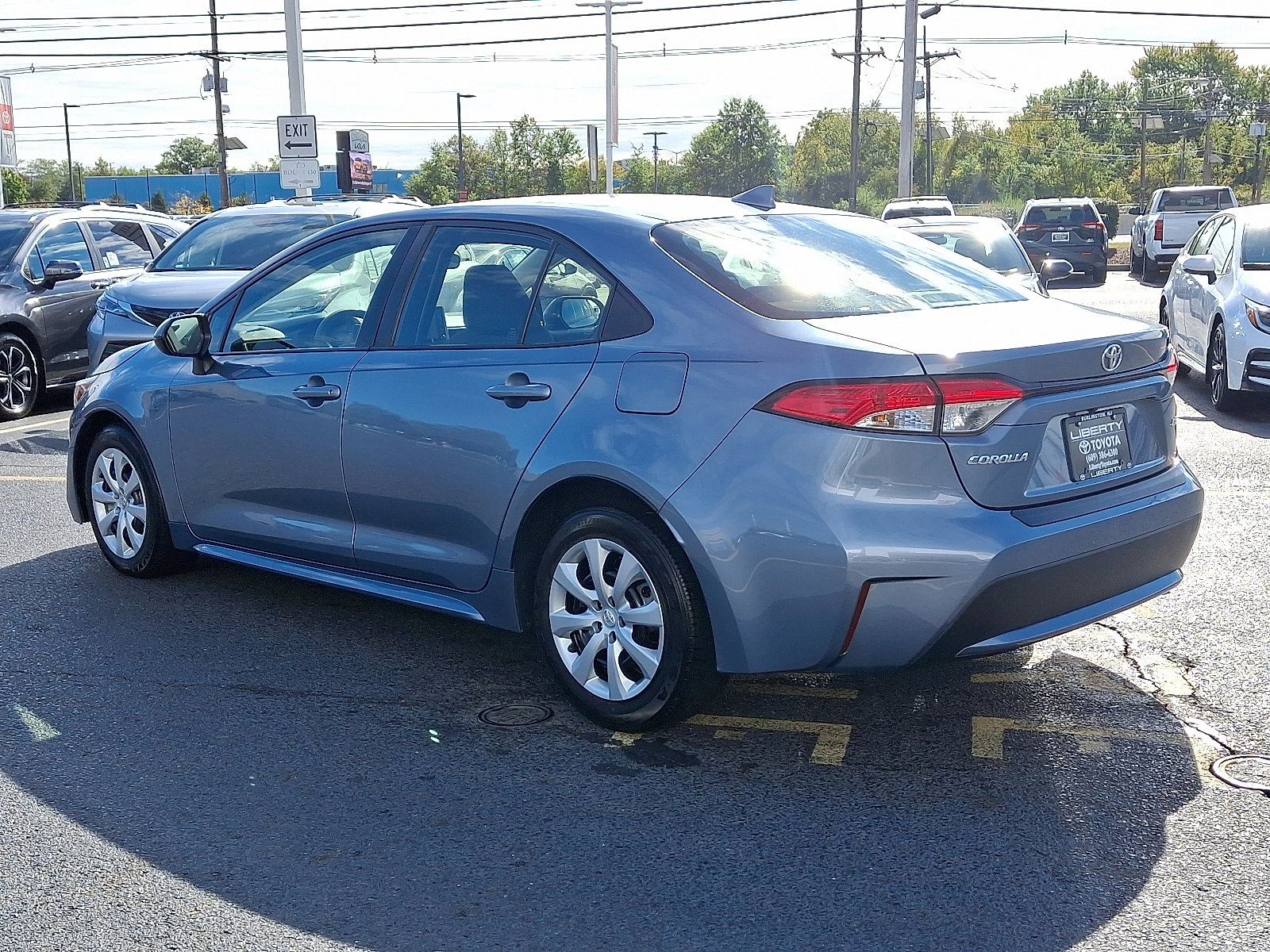 Used 2020 Toyota Corolla LE image 4