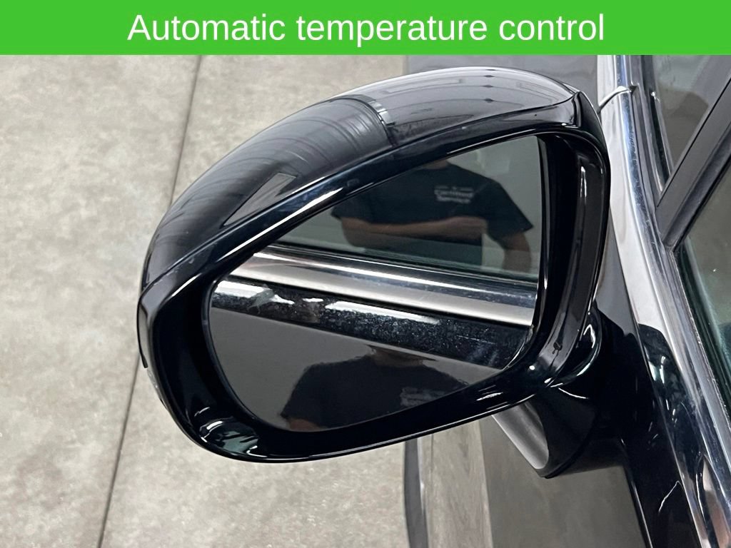 Used 2025 Chrysler Pacifica Select FWD image 12