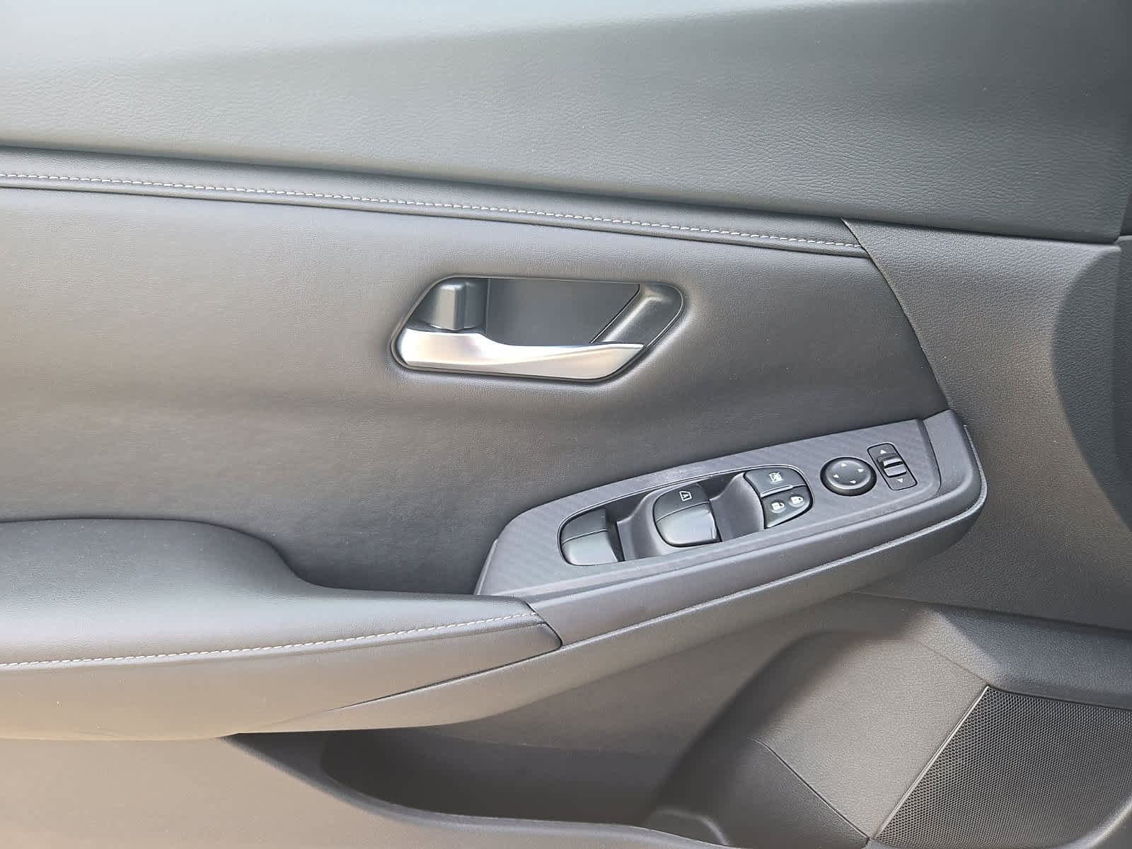 Used 2023 Nissan Sentra SV FWD image 13