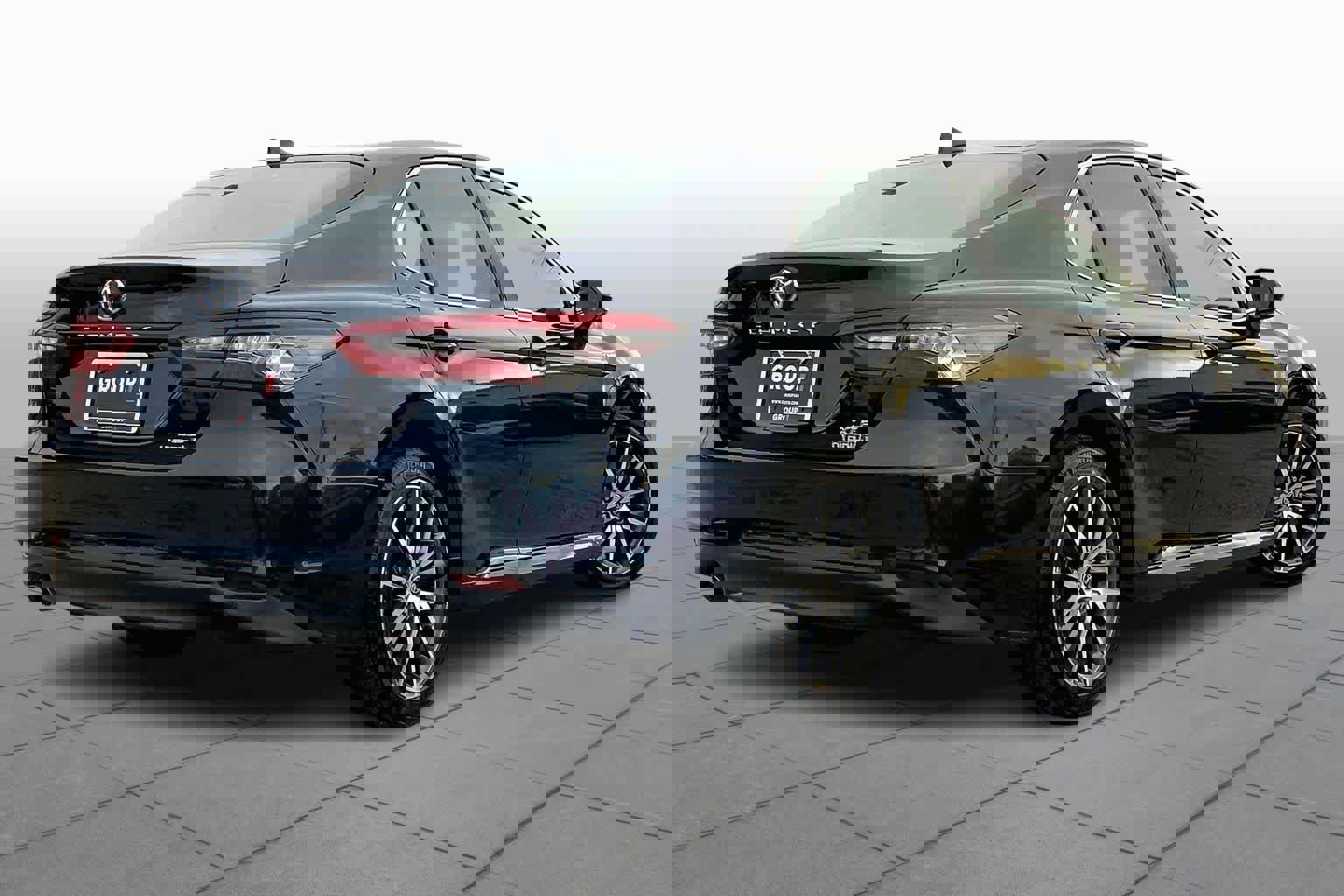 Used 2021 Toyota Camry XLE image 13