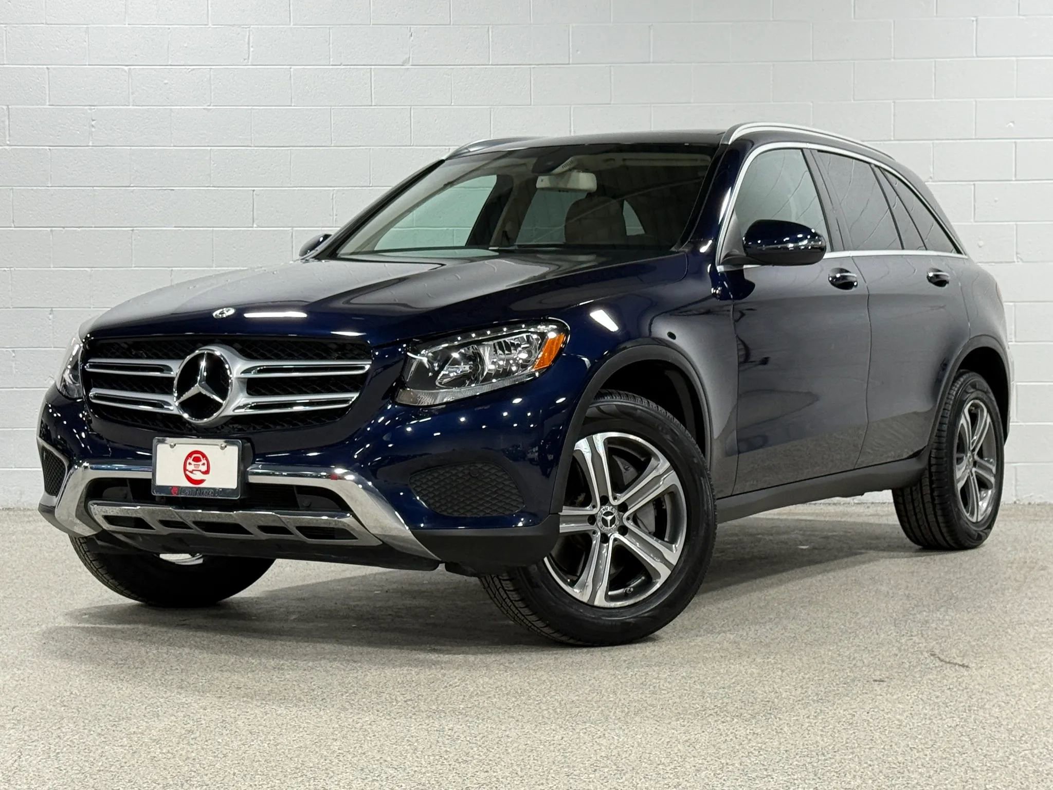 Used 2019 Mercedes-Benz GLC 300 4MATIC w/ Premium Package image 2