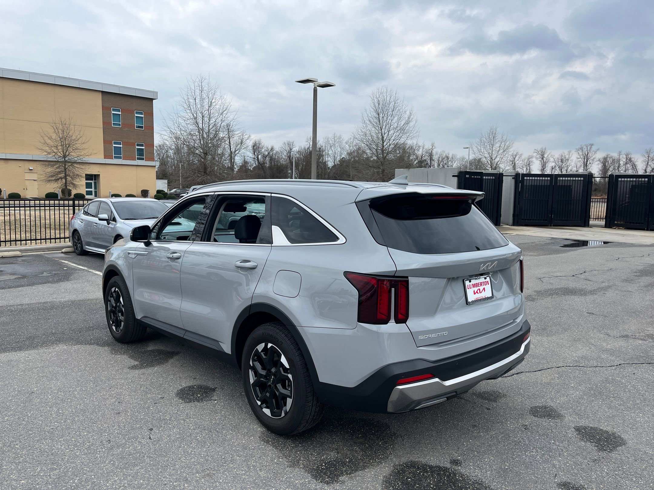Used 2025 Kia Sorento S image 15