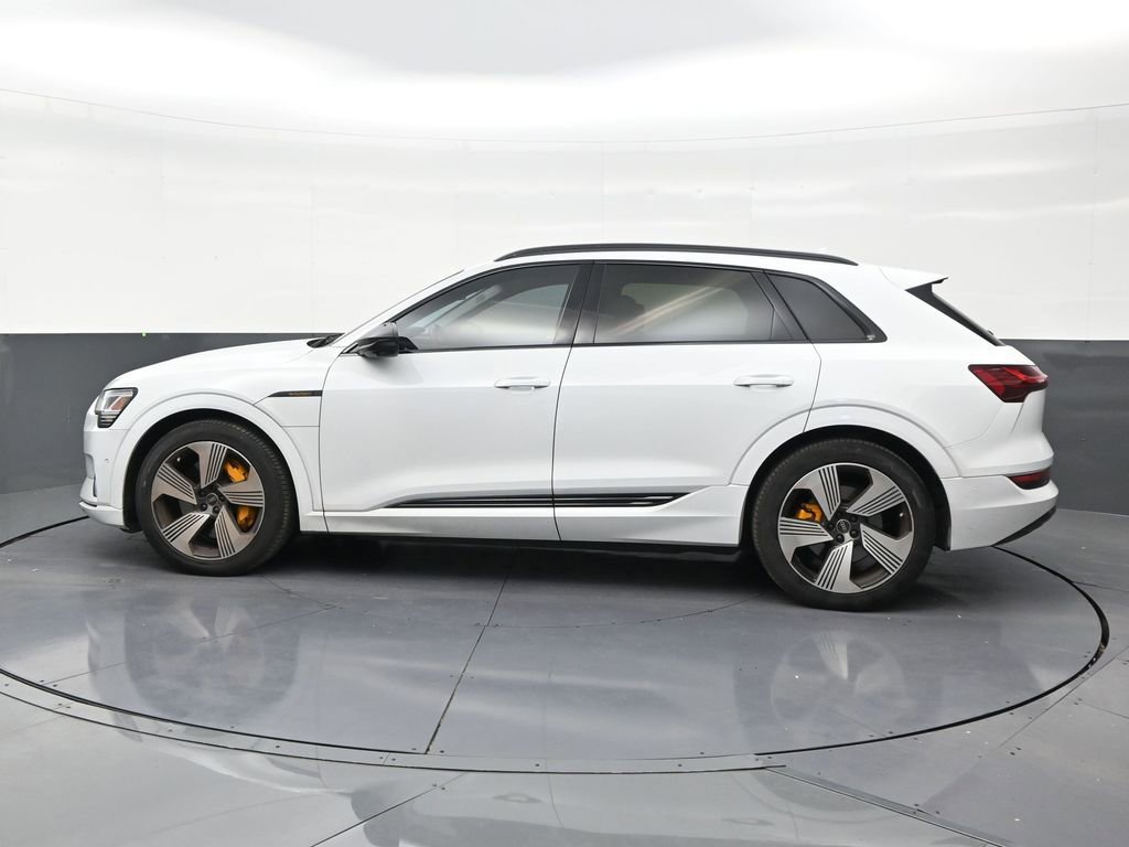 Used 2023 Audi e-tron Premium Plus w/ Premium Plus Package image 2