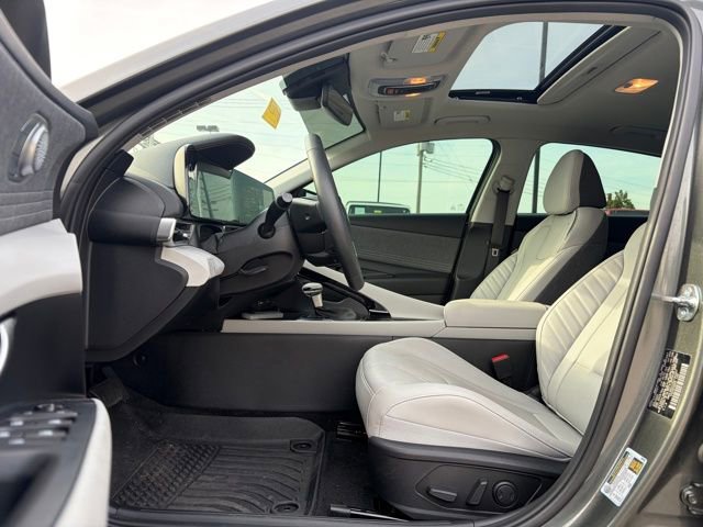 Used 2025 Hyundai Elantra Limited w/ Cargo Package image 9