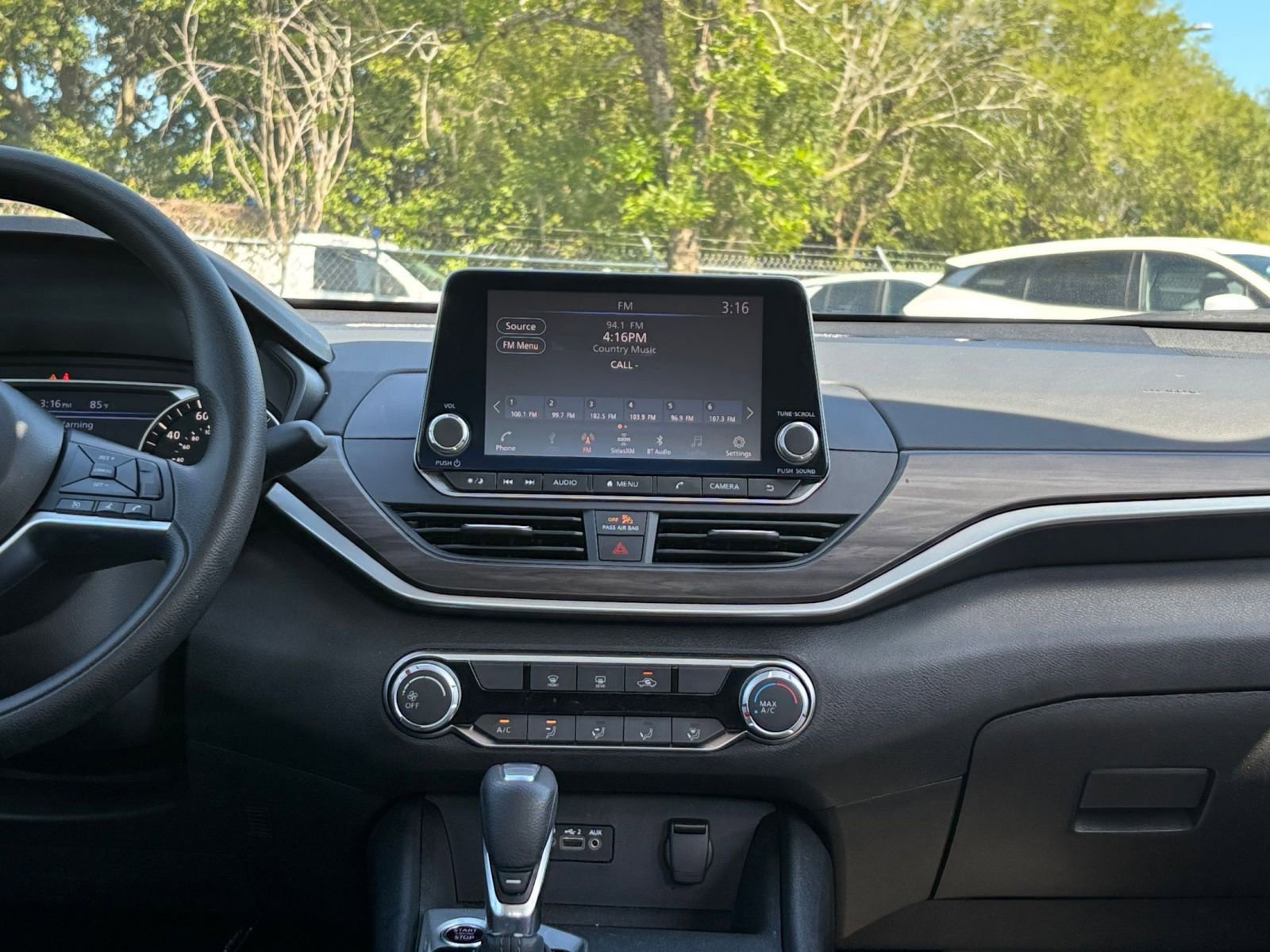 Used 2025 Nissan Altima 2.5 SV FWD image 17