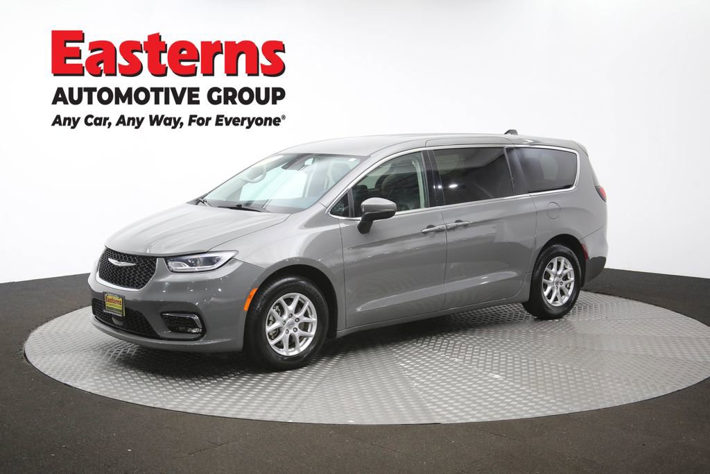 Used 2023 Chrysler Pacifica Touring-L FWD image 57