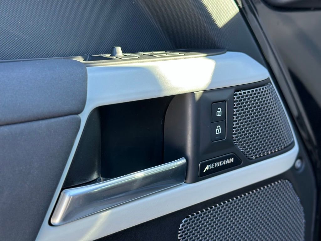 Used 2023 Land Rover Defender 90 S image 16