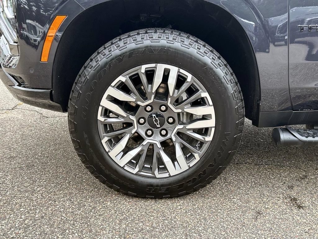 Used 2025 Chevrolet Tahoe Z71 AWD/4WD image 9