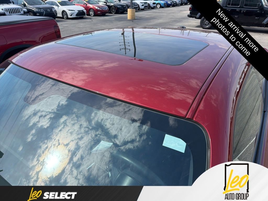 Used 2014 Dodge Challenger SXT RWD image 5