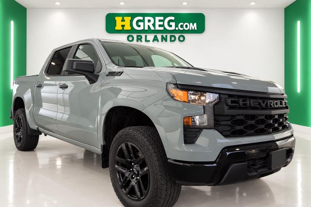 Used 2024 Chevrolet Silverado 1500 Custom Trail Boss w/ Dark Appearance Package AWD/4WD image 4