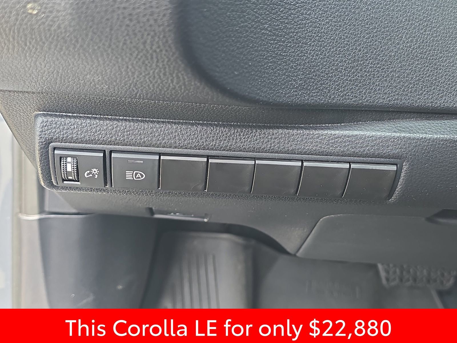 Used 2025 Toyota Corolla LE w/ LE Premium Package image 31