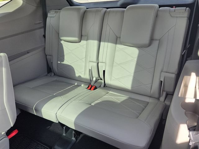 Used 2024 Volkswagen Atlas SE w/ Panoramic Sunroof Package FWD image 14