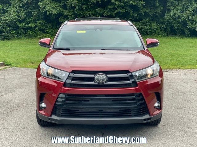 Used 2019 Toyota Highlander SE FWD image 2