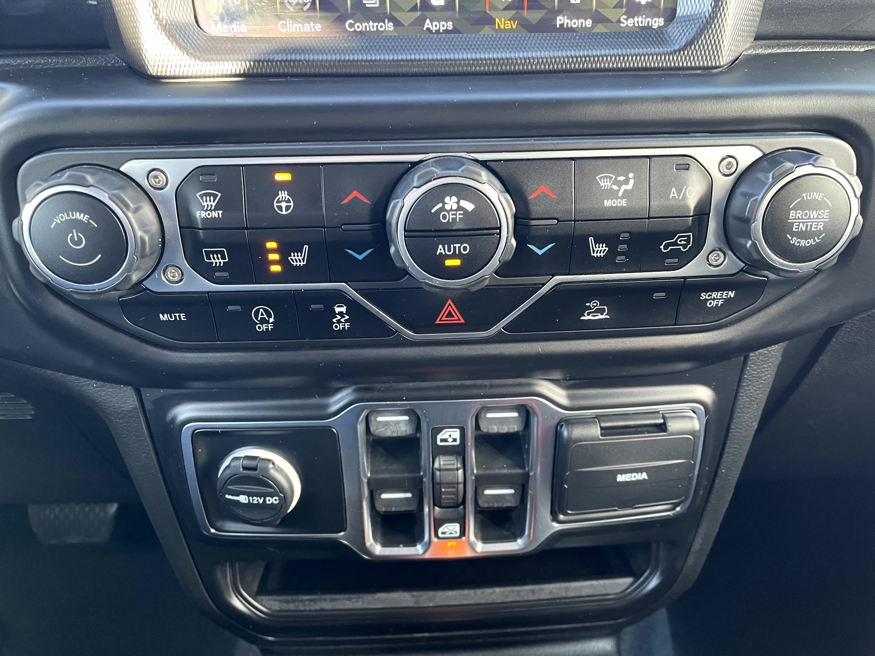 Used 2022 Jeep Wrangler Unlimited Sahara image 17