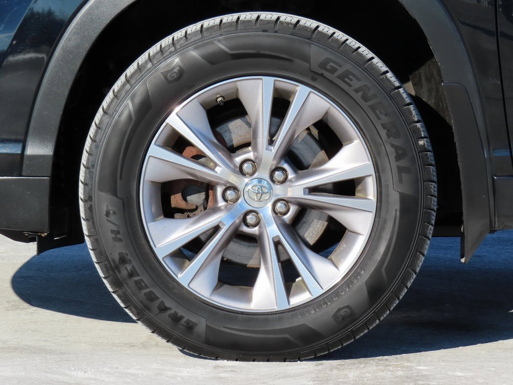 Used 2015 Toyota Highlander XLE image 13