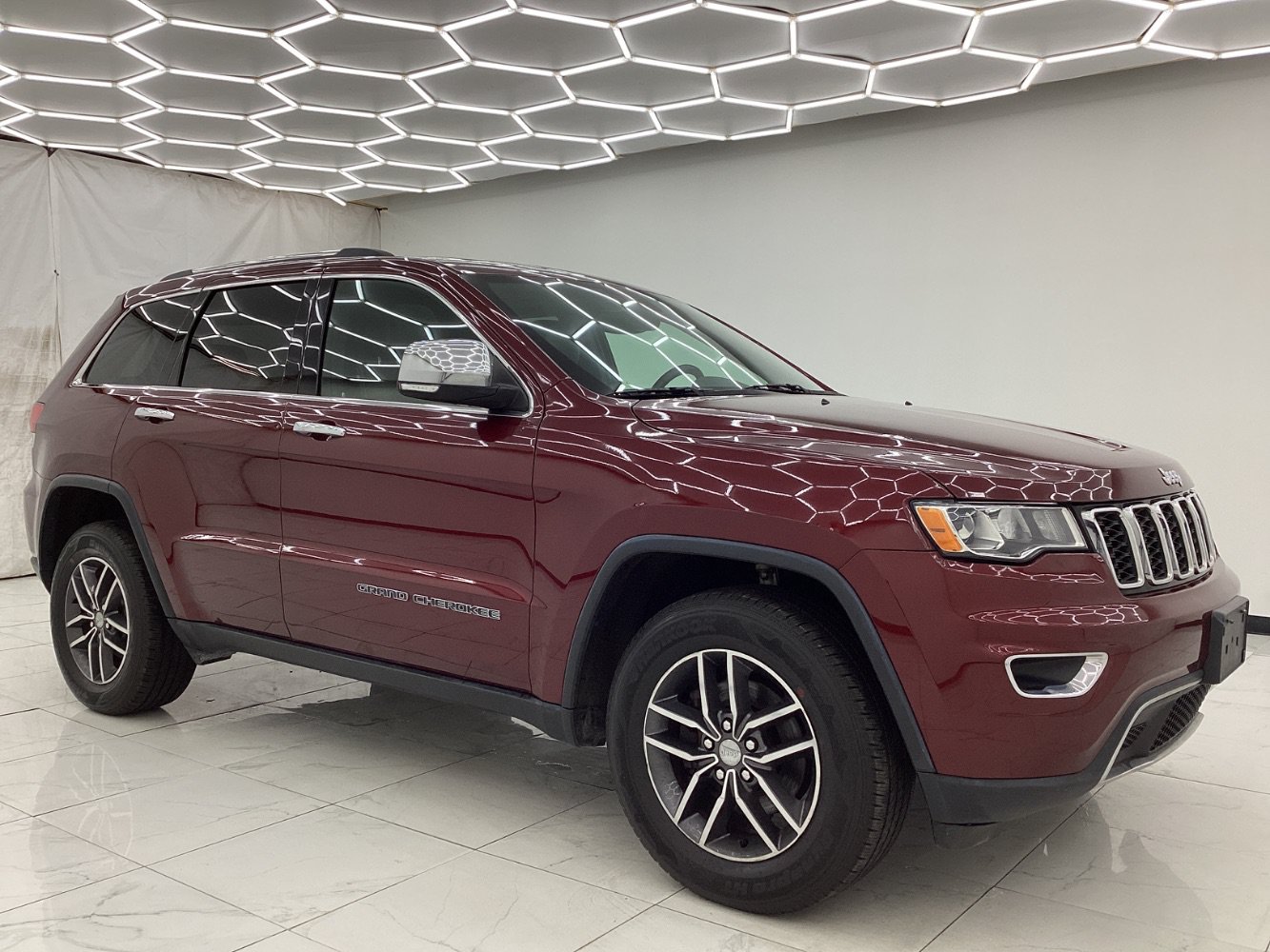 Used 2018 Jeep Grand Cherokee Limited AWD/4WD image 7