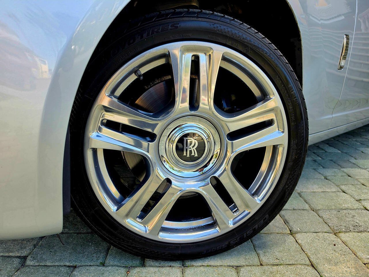 Used 2015 Rolls-Royce Ghost RWD image 3