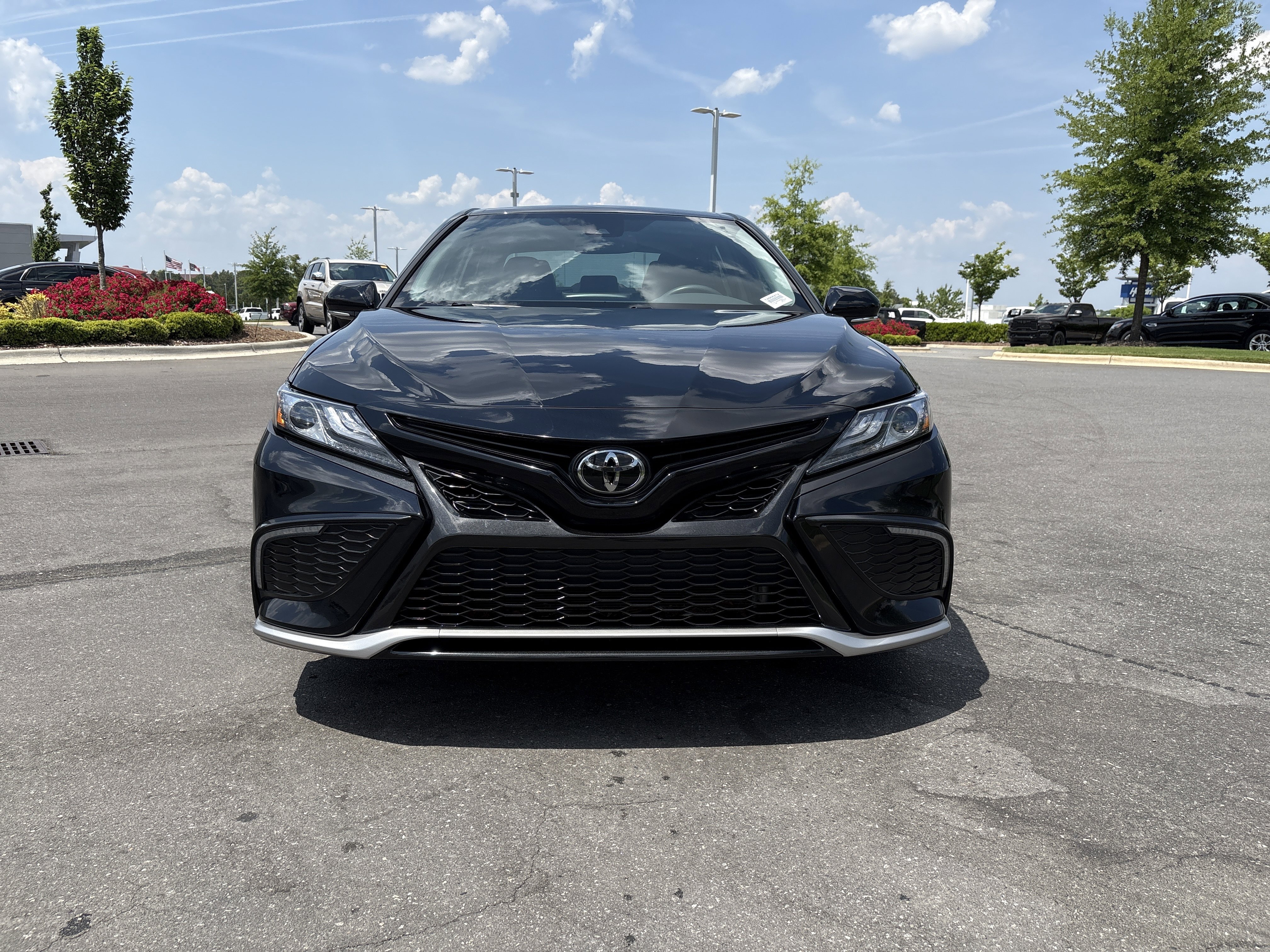 Used 2024 Toyota Camry XSE FWD image 3