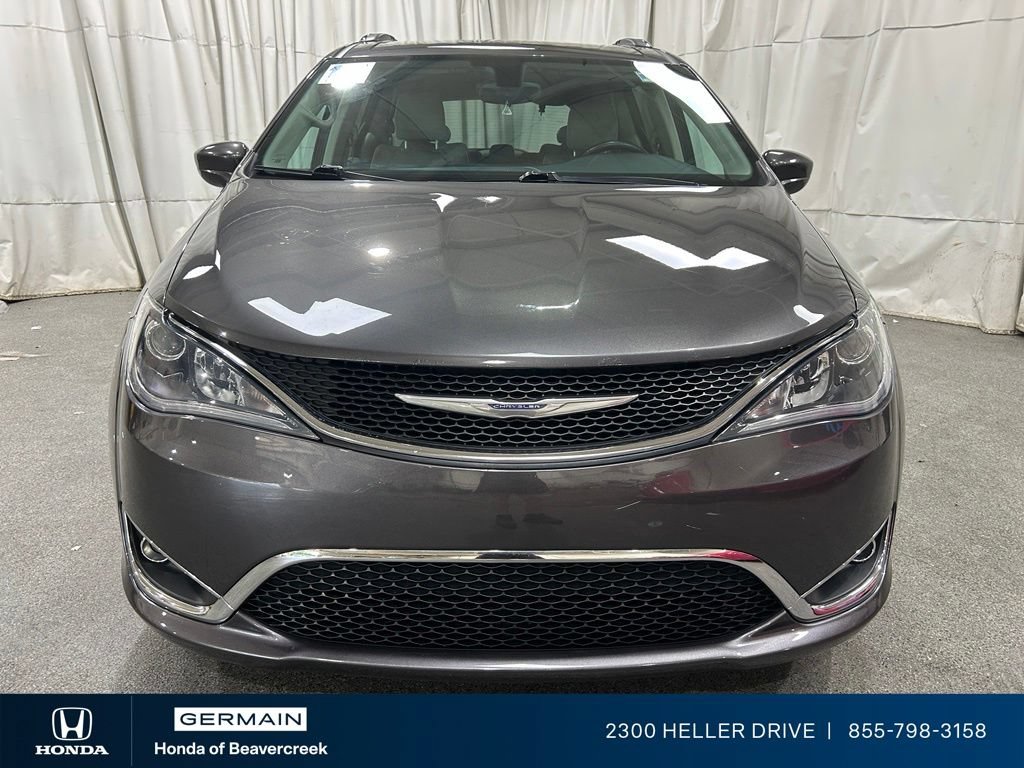 Used 2018 Chrysler Pacifica Touring-L FWD image 3