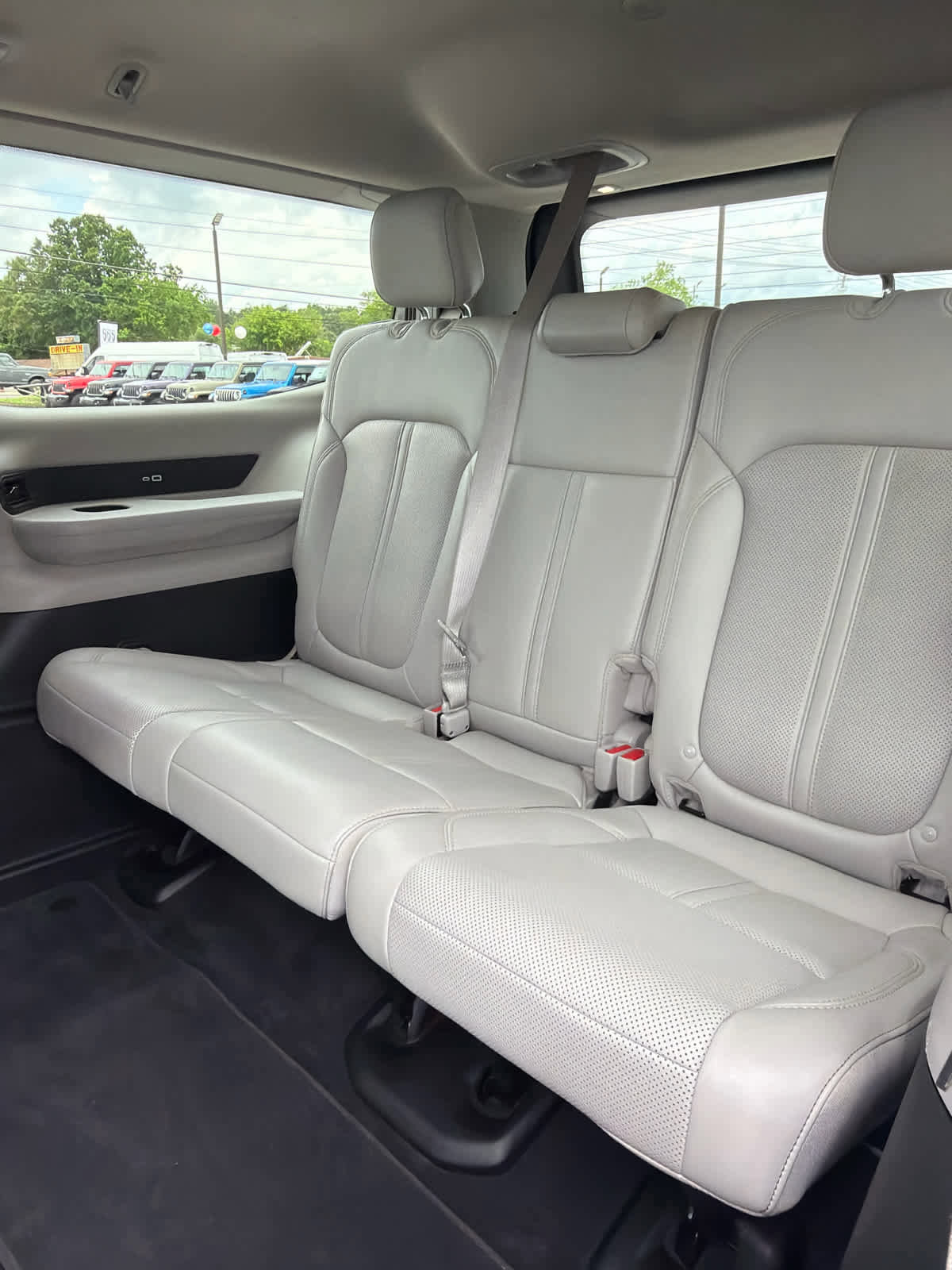 Used 2024 Jeep Wagoneer Series II AWD/4WD image 11